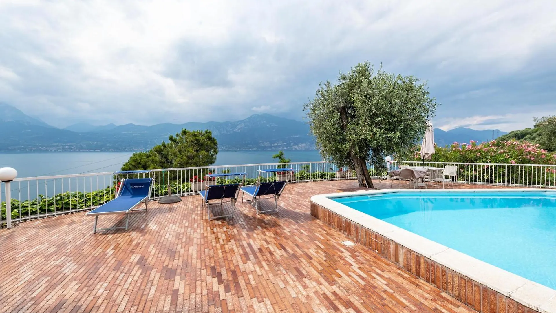 Lägenhet Villa Verde Torri Del Benaco